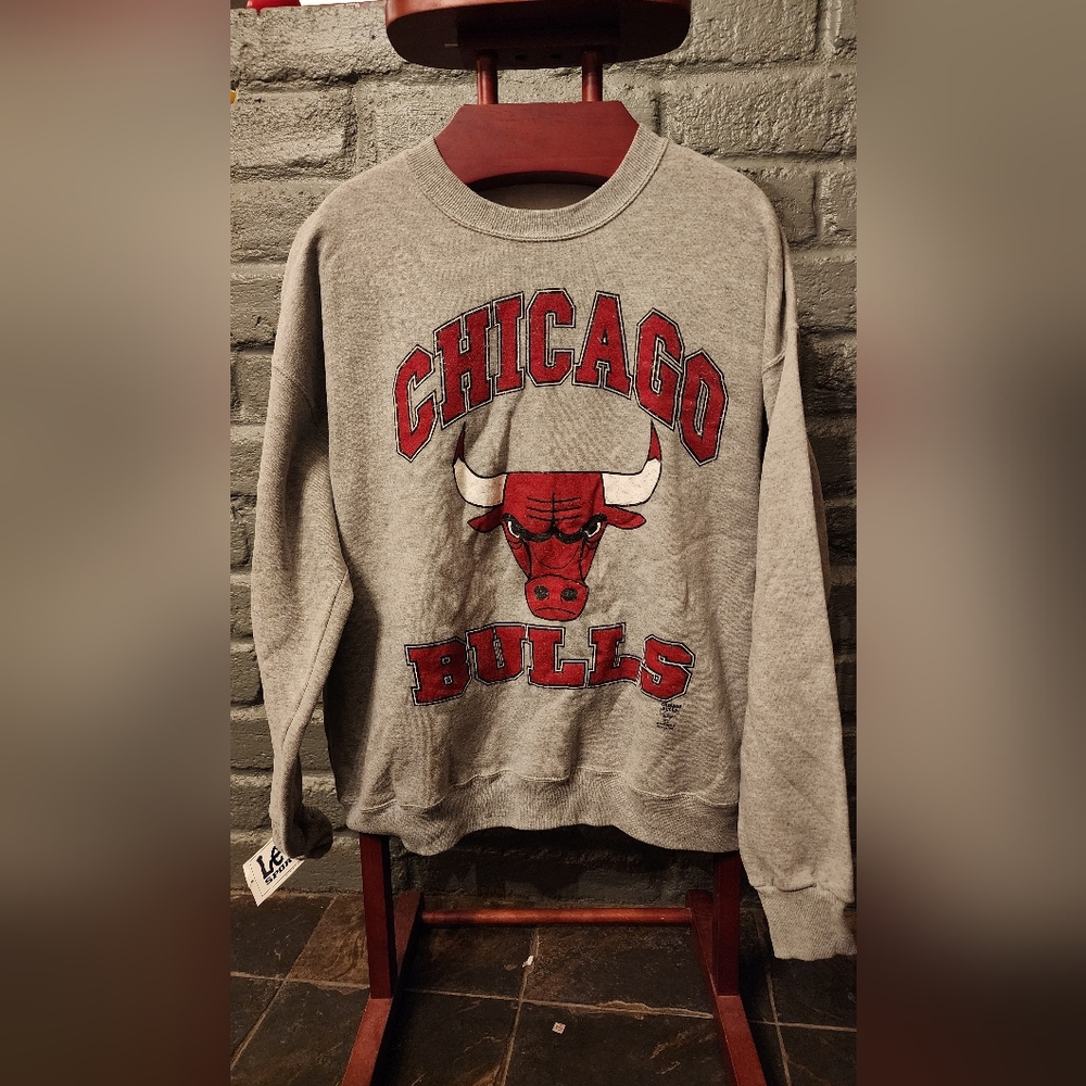 Chicago Bulls Mildly Distressed Gray Sweatshirt MENS XL NWT